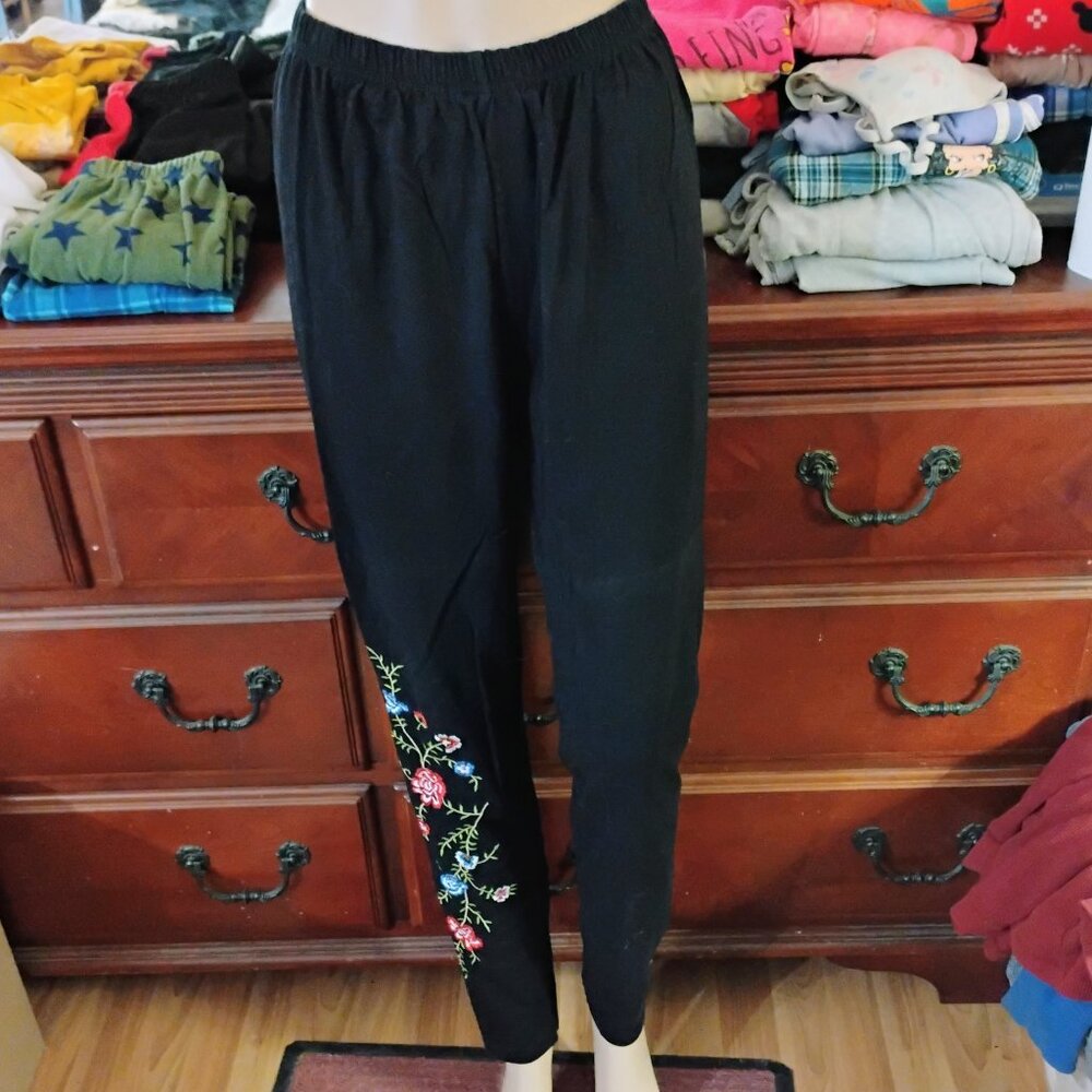 Black Cotton/Spandex Pants w/Embroidered Floral Design